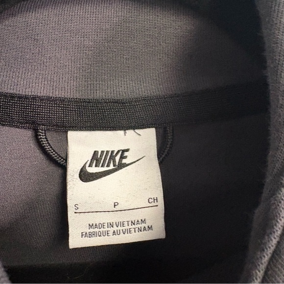 Nike Tech Set - Picture 9 of 12